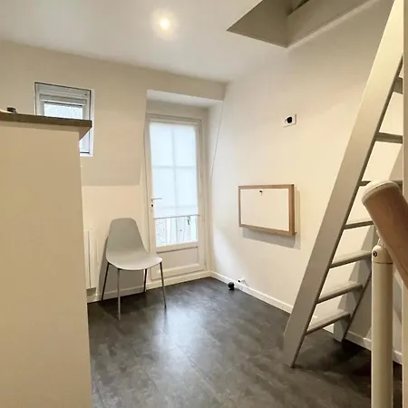 Maisonnette Avec Terrasse En Centre-ville, Non-adaptée à Tous - Echelle De Meunier Appartement